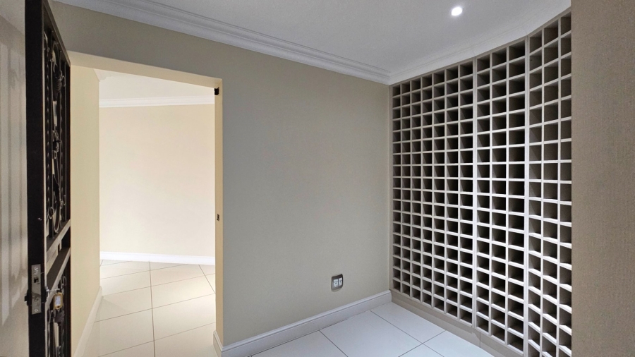 5 Bedroom Property for Sale in Kiepersol Free State